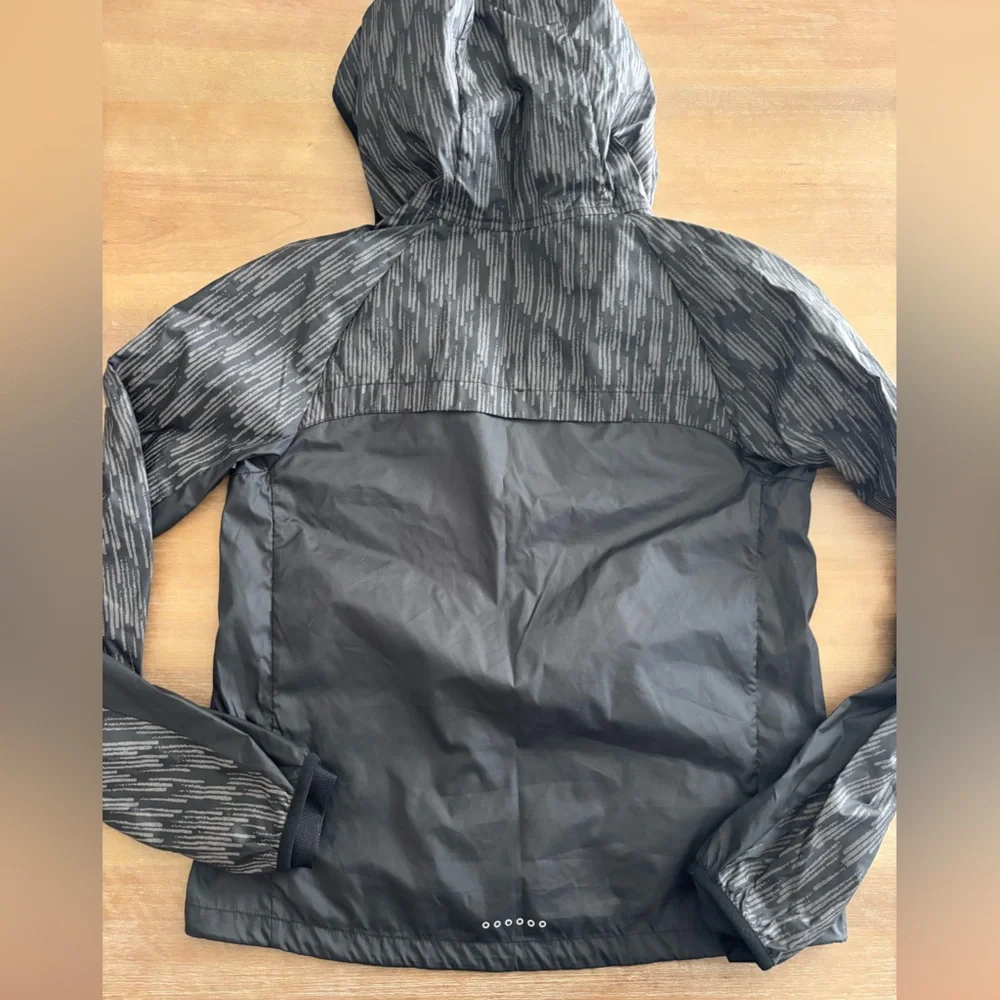 Nike Women's Shield Flash Running Reflective Zip Up Black Gray Jacket, Sz Small